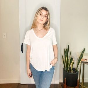 Urban Outfitters 🤍 V-neck T-shirt